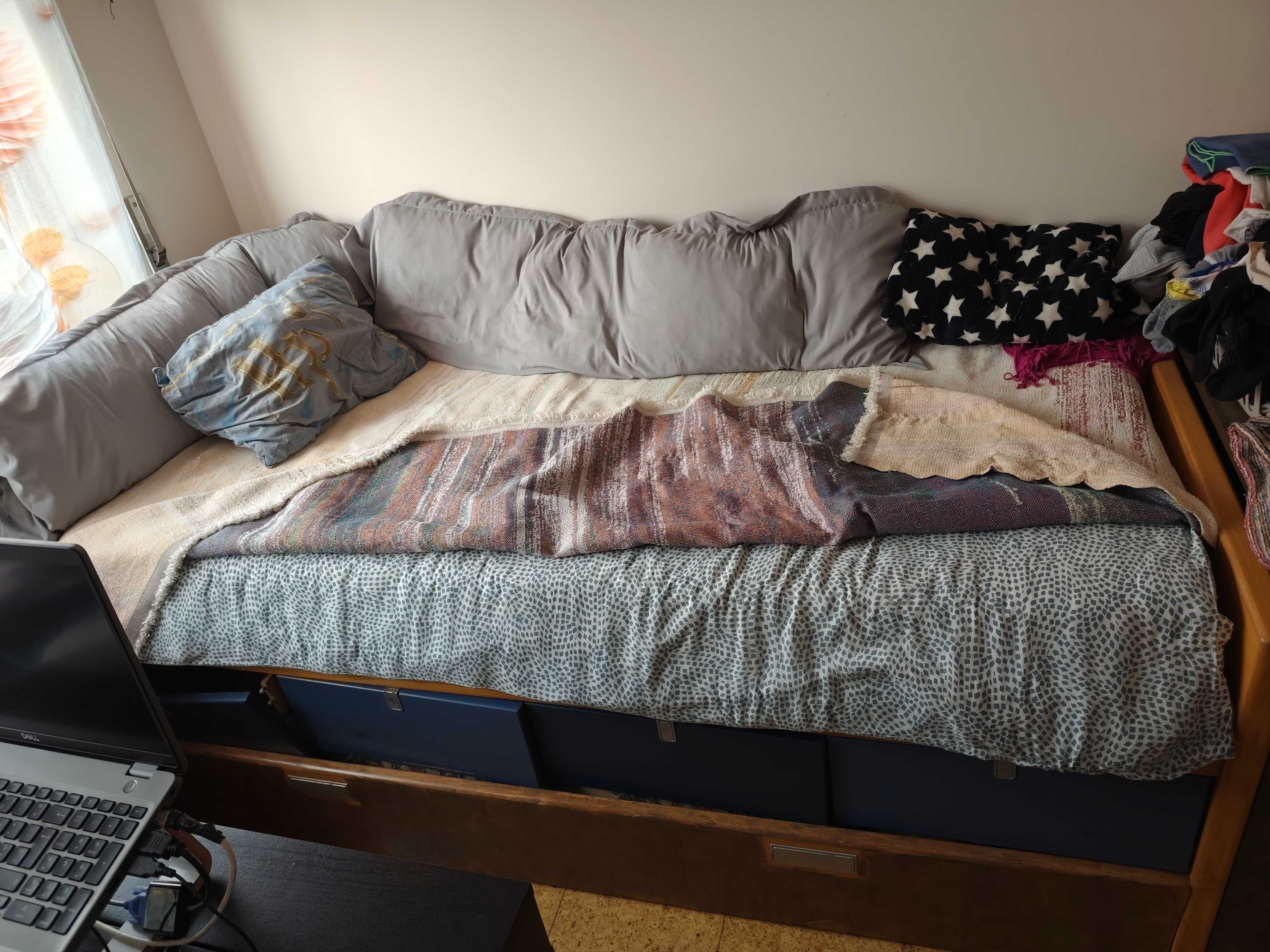 Cama de solteiro dupla com gavetas