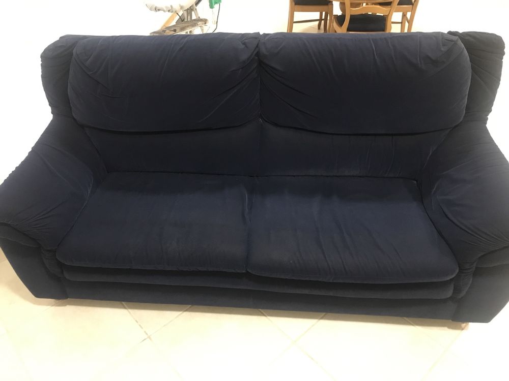 sofa azul escuro