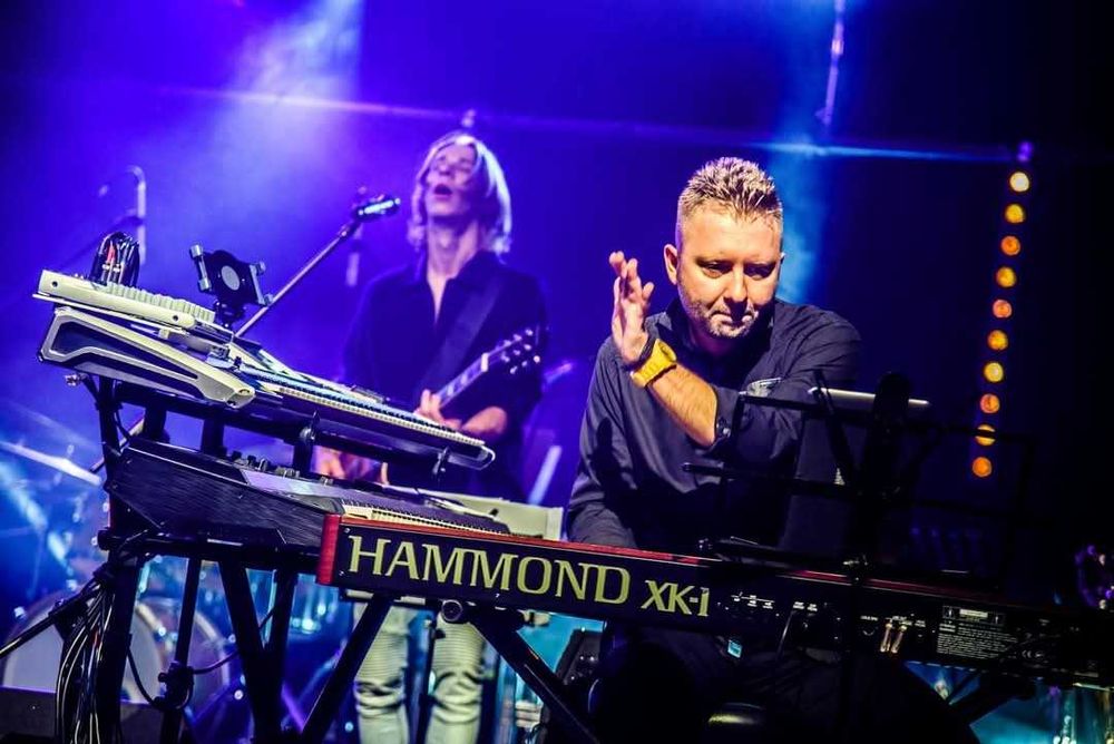 VOUCHER na lekcje gry na pianinie.