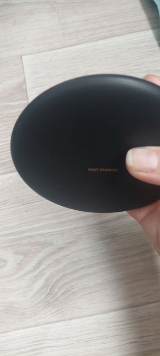 Продам оригинал беспроводную зарядку