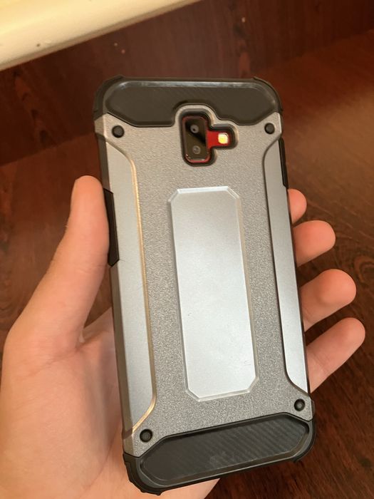 Galaxy J6+ з чехлом