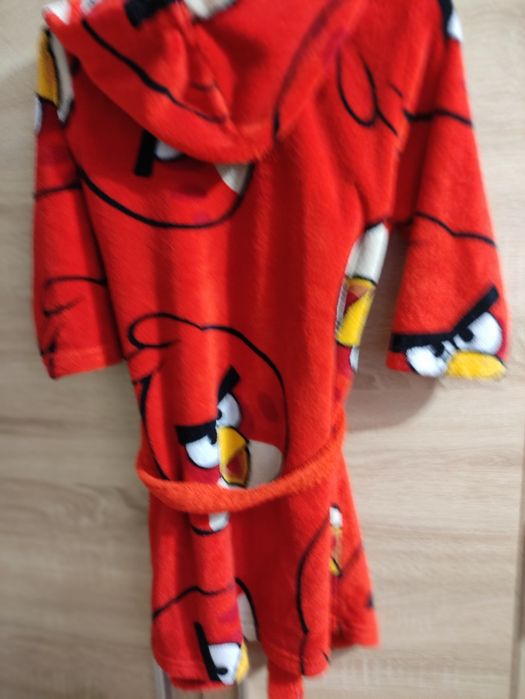 Гарненький тепленький халатик на дівчинку.В гарному стані.