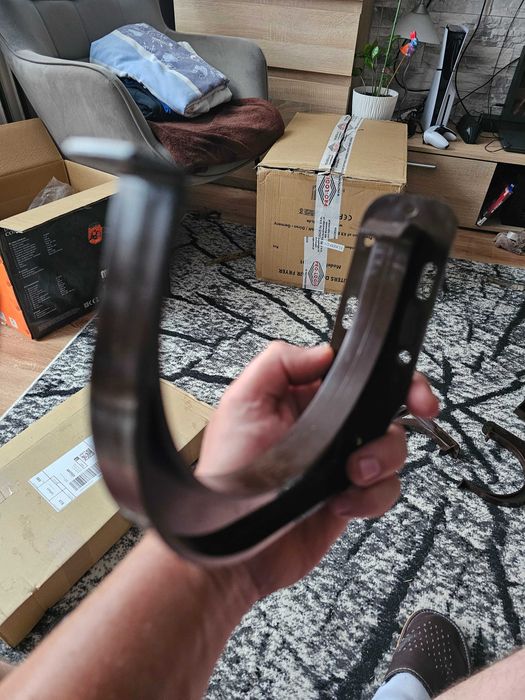 Sprzedam nowe uchwyty do rynny 6szt źle zakupione