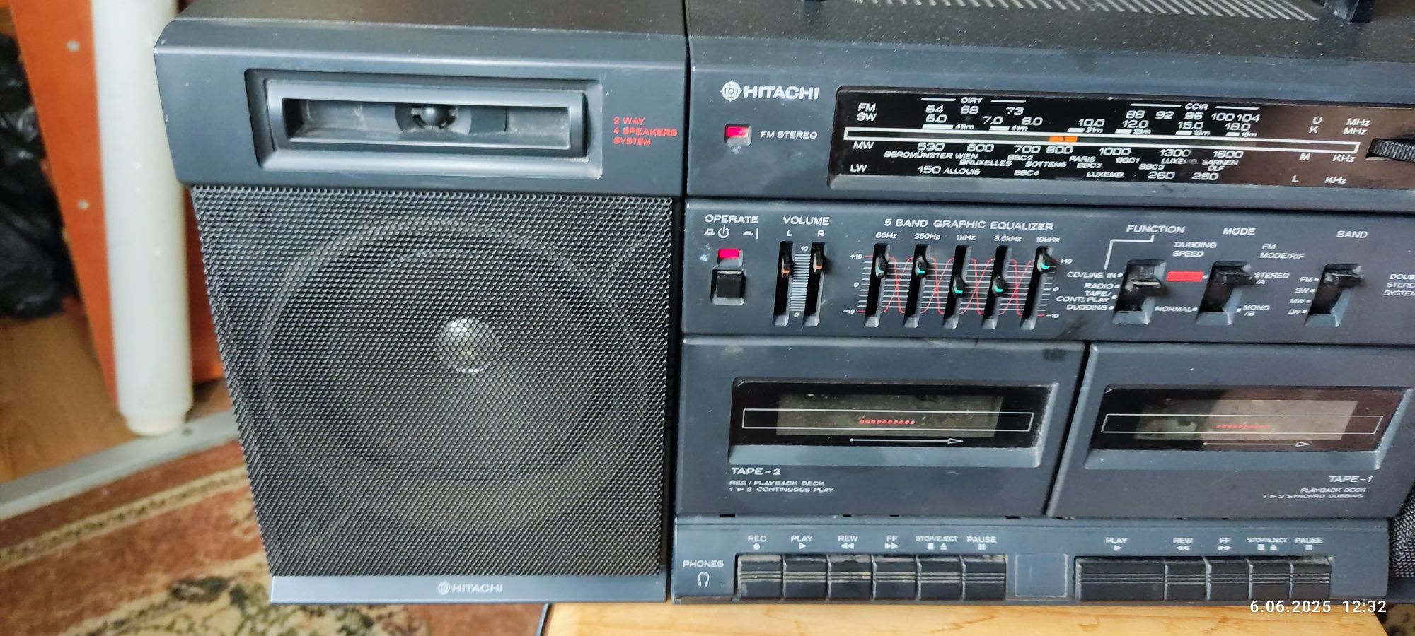 Radiomagnetofon HITACHI
