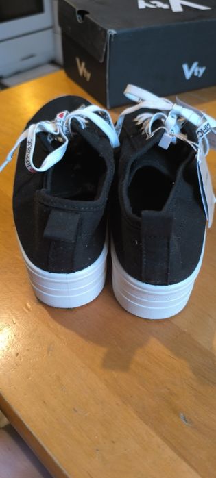 Trampki na grubej podeszwie