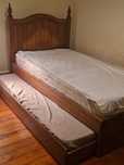 Cama com gavetao em madeira maçiça