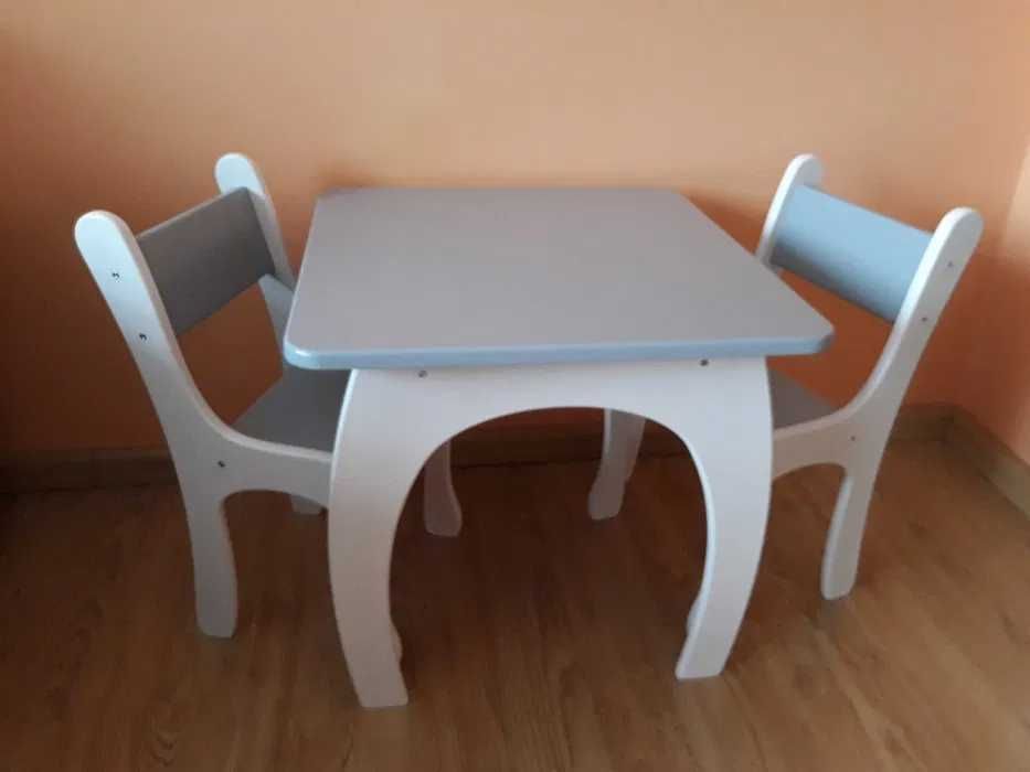 Stolik i dwa krzesełka