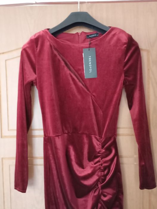 Burgundowa sukienka rozmiar 38