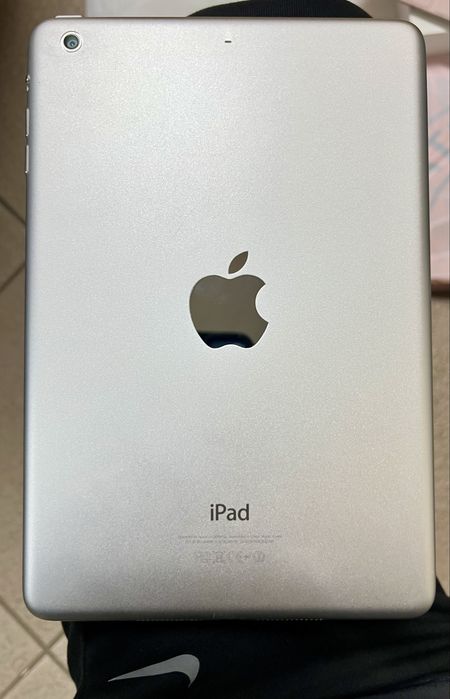 Продом Apple iPad mini 2 Retina Wi-Fi 32 Gb как новый