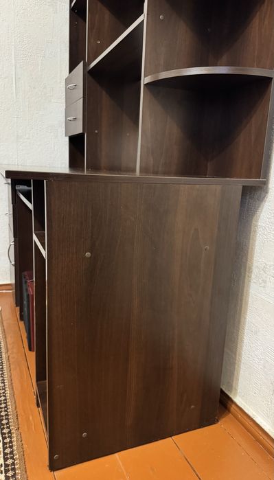 Стіл компʼютерний письмовий