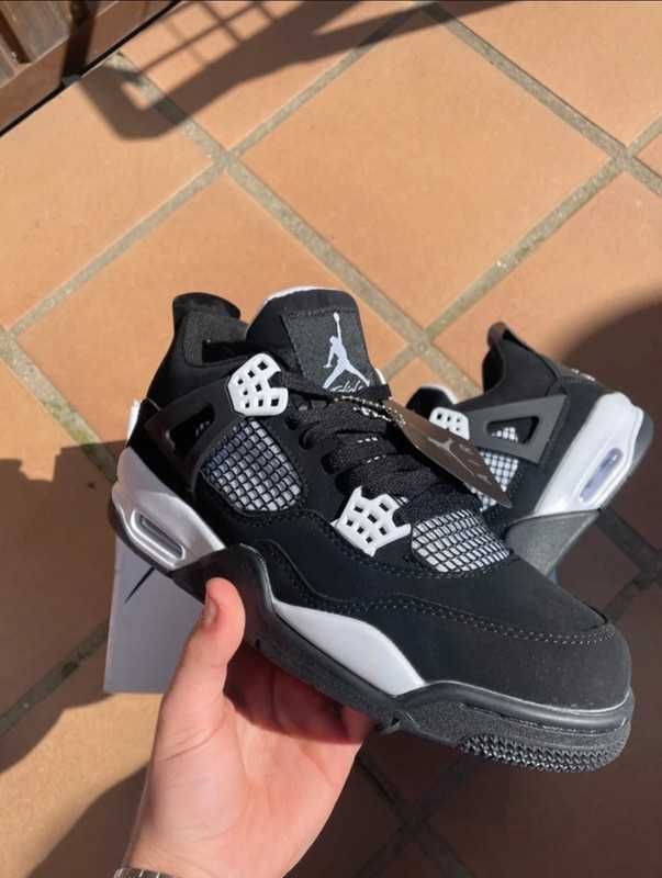 Buty JordanAirJordan4Retro White Thunder sportowe rozmiar.38