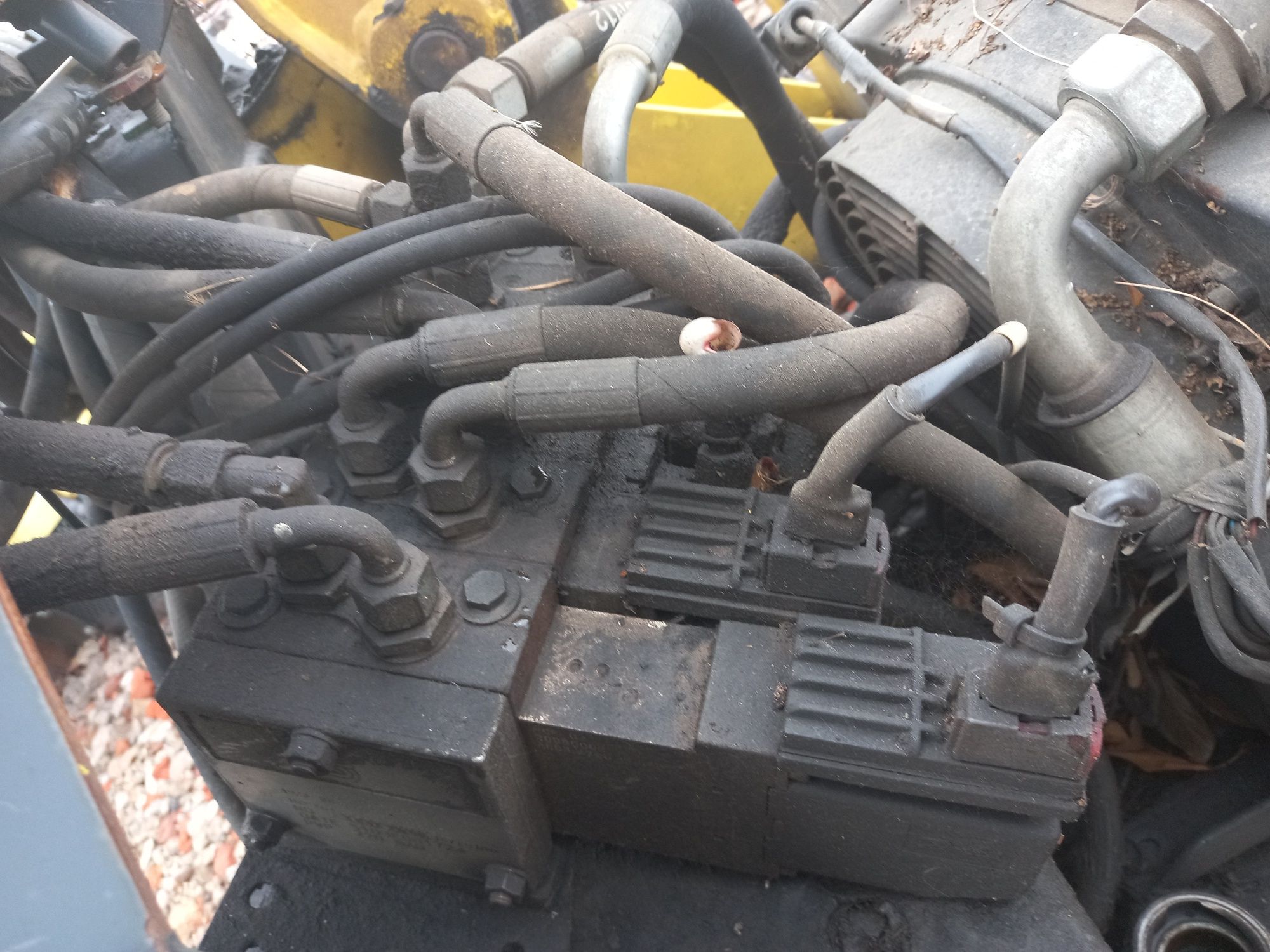 rozdzielacz  hydrauliczny sma Rousseau do kosiarki noremat -samasz