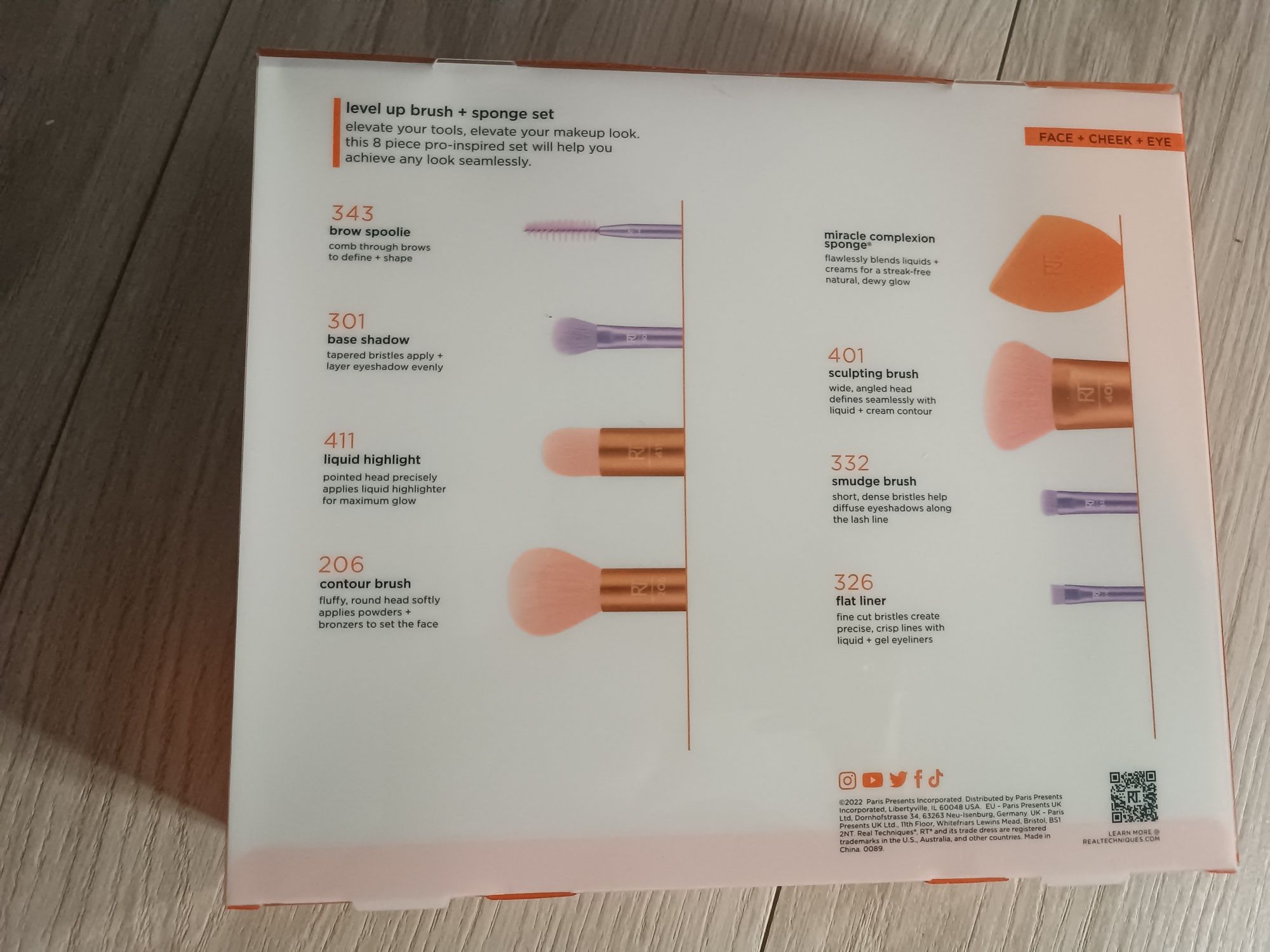 Real Techniques zestaw pędzli z gąbeczką