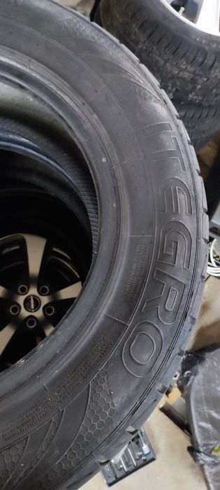 Продам резину r16 215/65