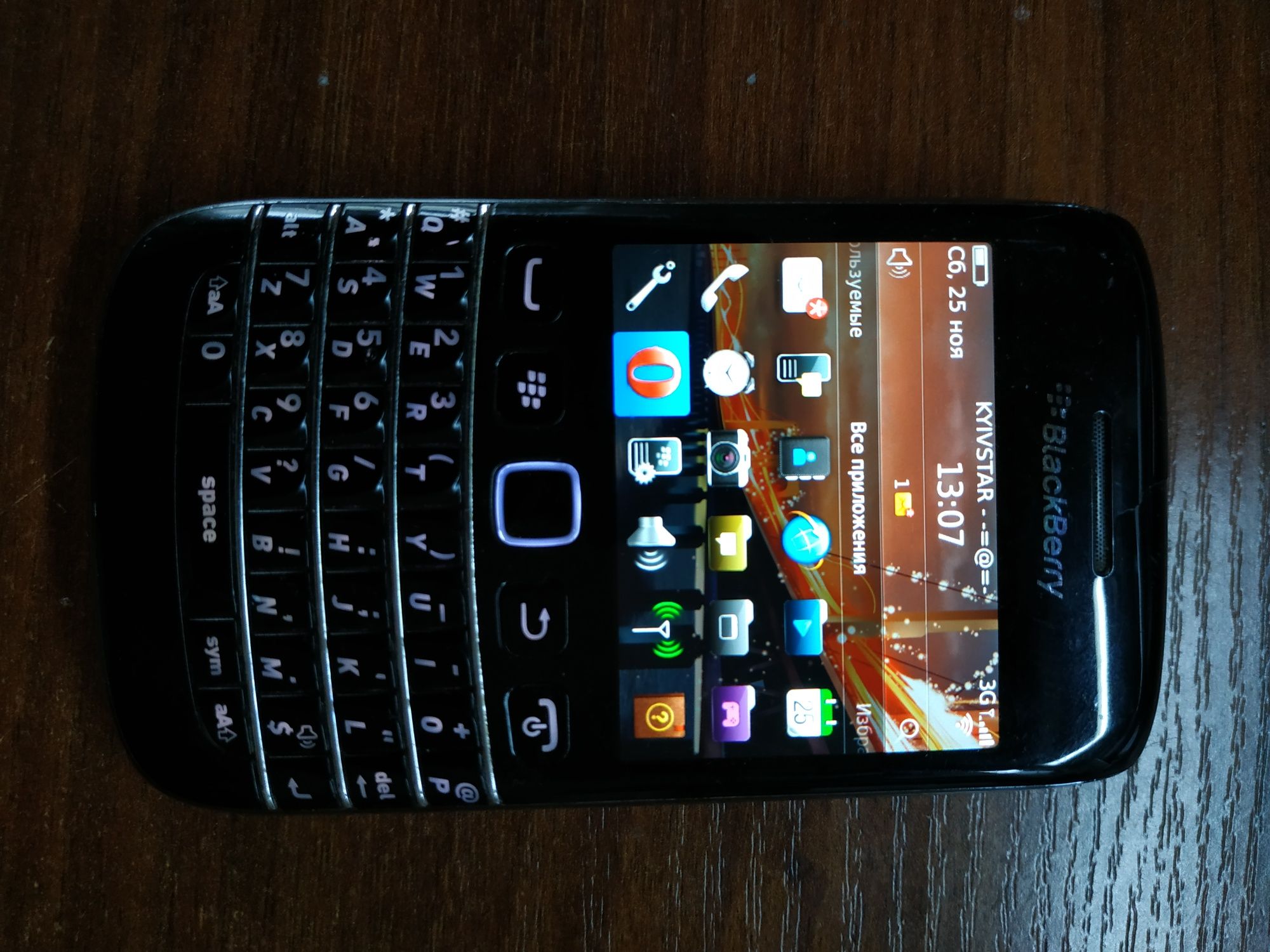 Телефон Blackberry 9790