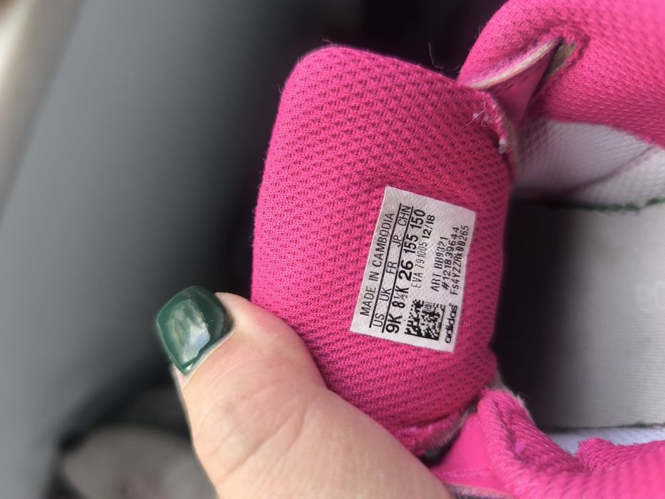 Tênis para menina Adidas tamanho 26