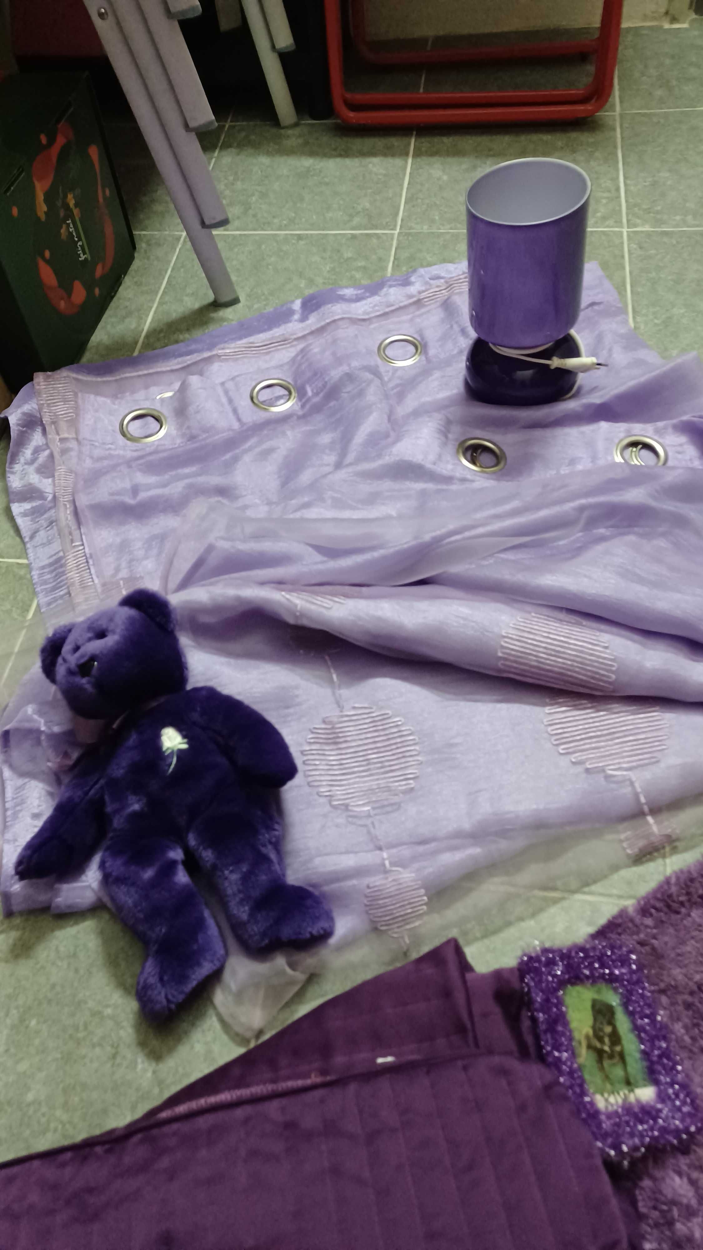 Conjunto de quarto roxo