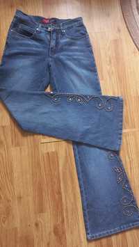 Стильні джинси-кльош