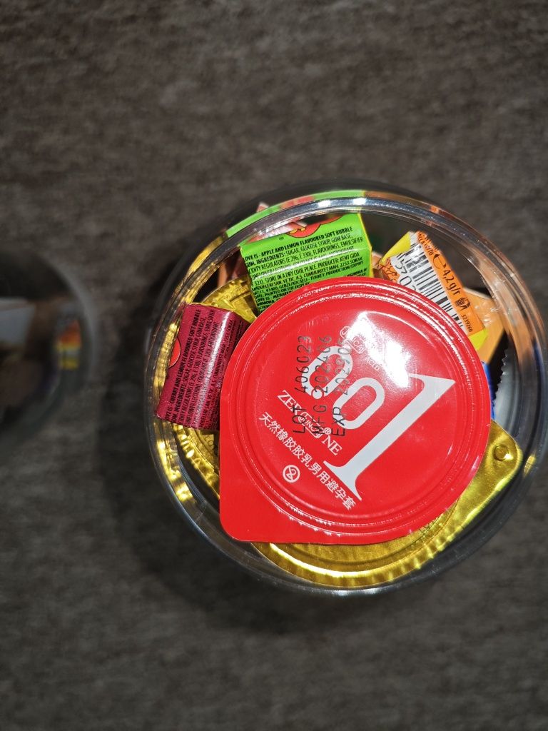 Набор презервативов подарочный 48 шт в банке Love is..Contex Durex Olo