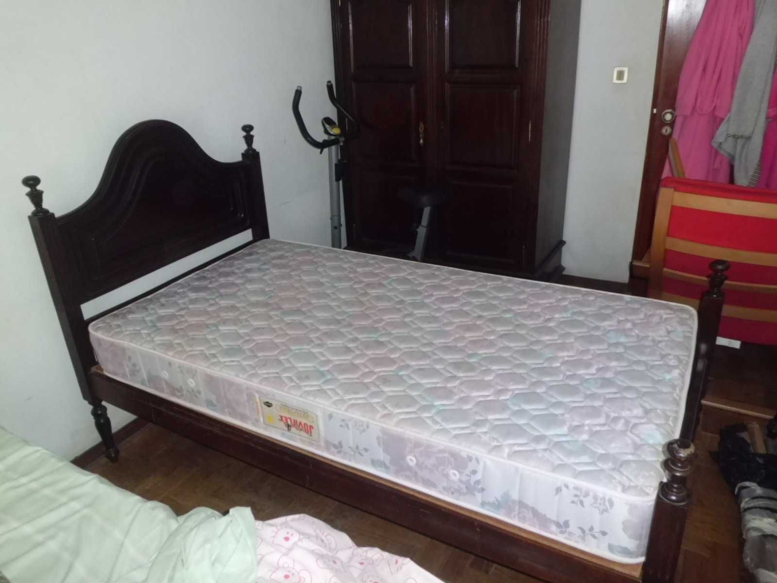 Cama + colchão como novos