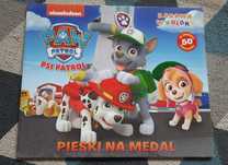 Malowanka Zabawa w kolory Psi Patro "Pieski na medla" z naklejkami