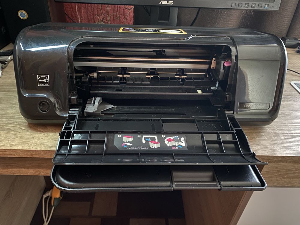 Продам цветной принтер HP Deskjet D1663