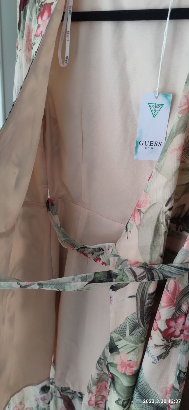 Sukienka kopertowa Guess
