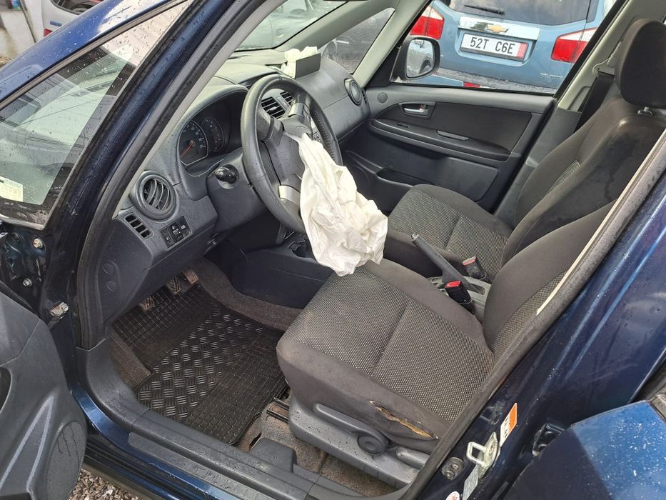 Suzuki Sx4 1.6 benzyna uszkodzony pali jezdzi