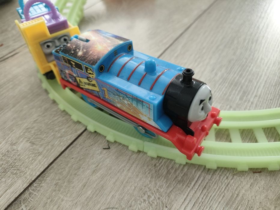 Track Master Tomek i Przyjaciele Hyper Glow + gratis