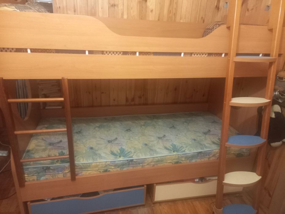 Двухьярусная кровать 2м на 90 см с ортопедическими матрасами