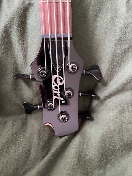 Gitara basowa Cort C5 BK Deluxe 5 strun - świetny stan