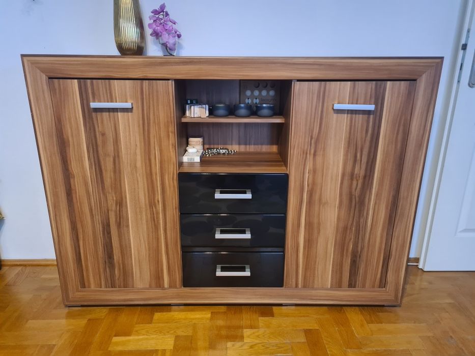 Witryna z podświetleniem BRW