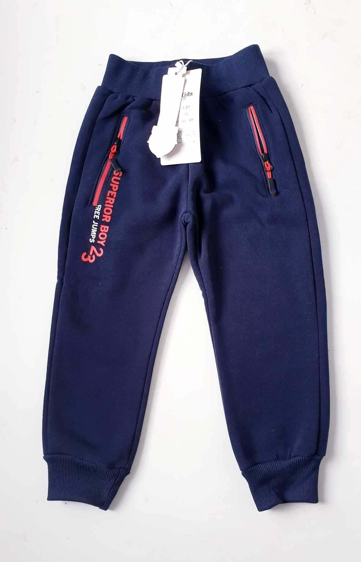 Nowe spodnie dresowe chłopięce 152 cm