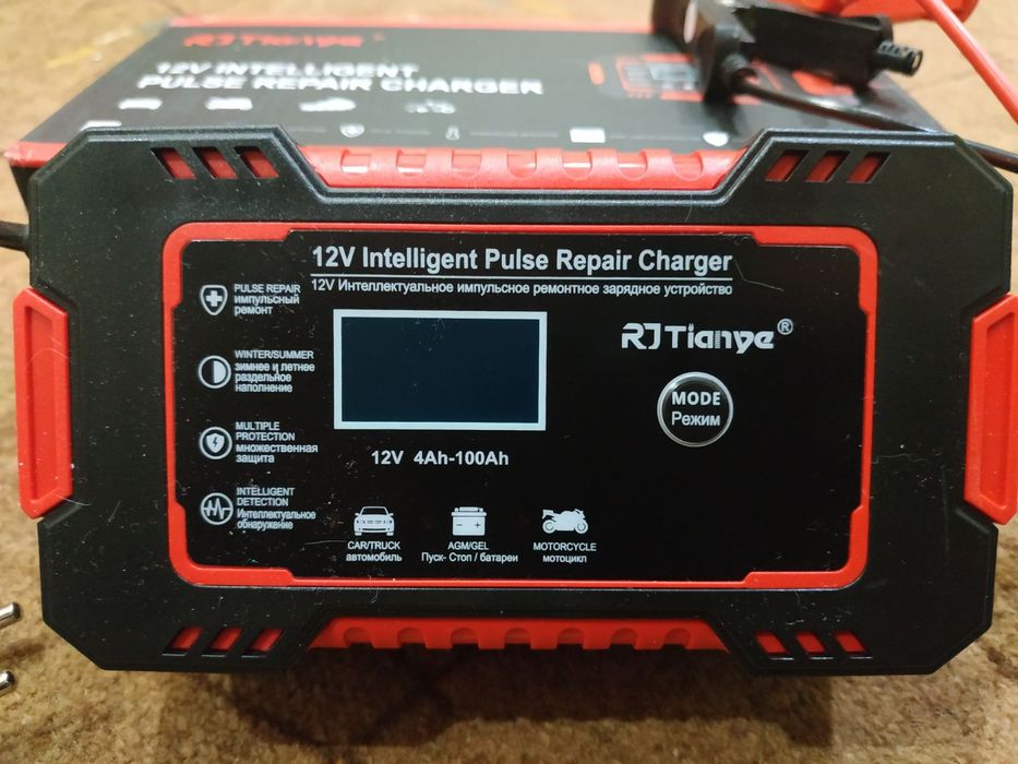 Імпульсний зарядний пристрій  для акумуляторів 12v/6a