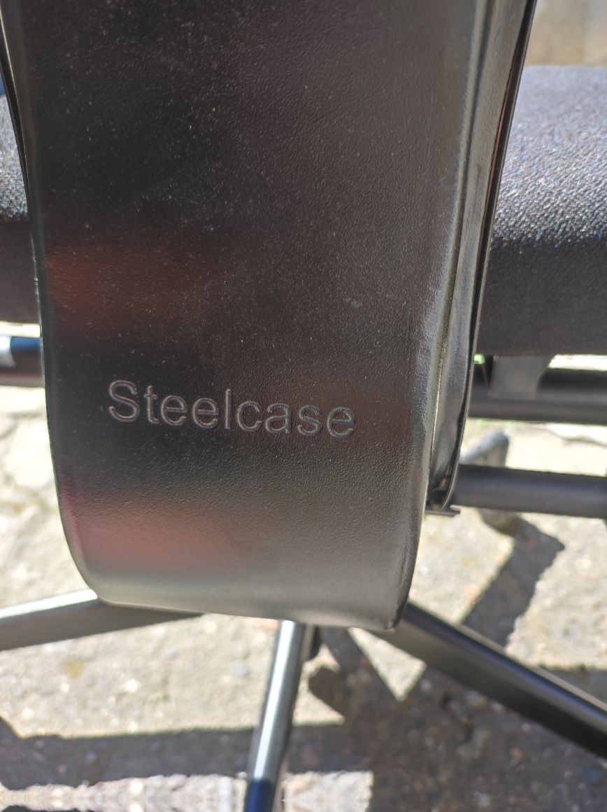 Кресло офисное американской фирмы Steelcase.