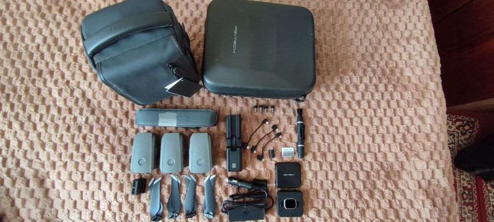 Квадрокоптер DJI Mavic 2 Pro − дрон з 20 Мп камерою, GPS, БК двигуни,