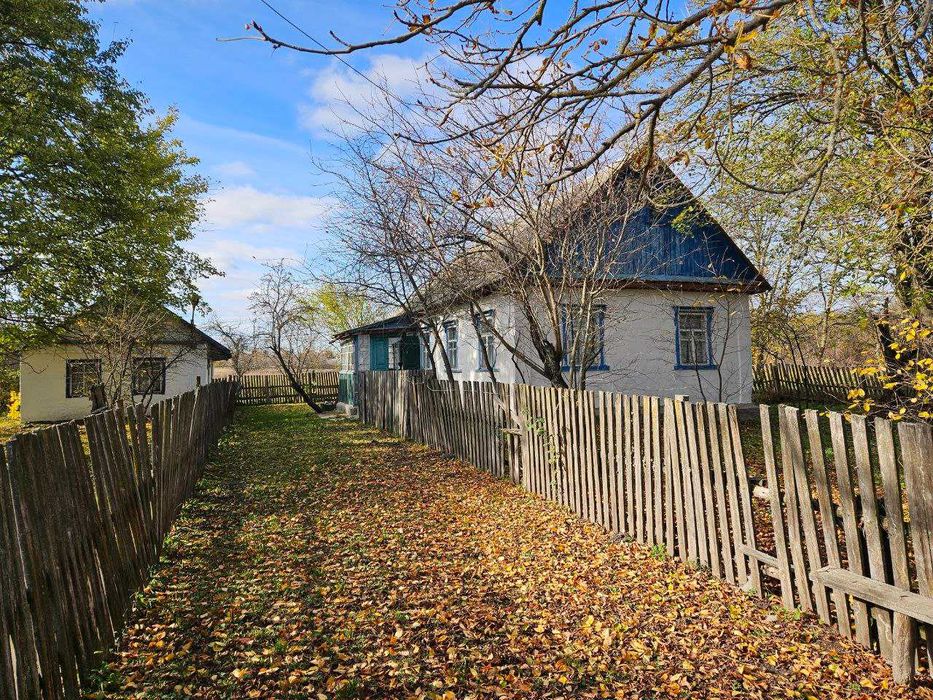 Будинок з ділянкою біля озера  с.Водотиї Житомирська область