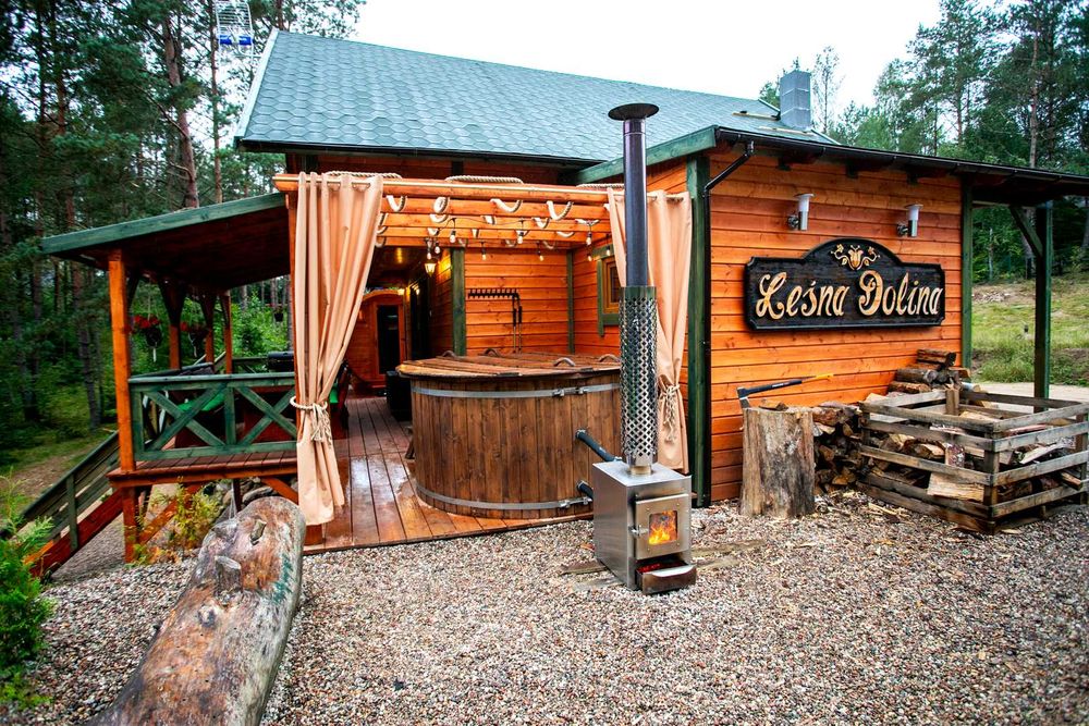 Domek RYSIÓWKA w lesie KASZUBY prywatny BASEN sauna BANIA zapraszamy