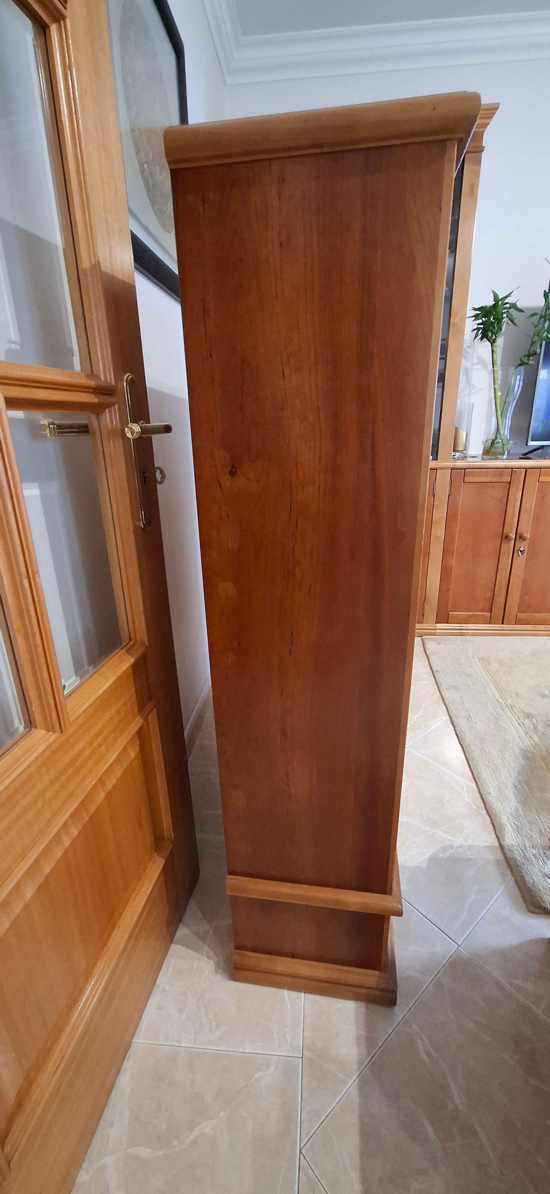 Cristaleira/Móvel de Madeira com Portas de Vidro
