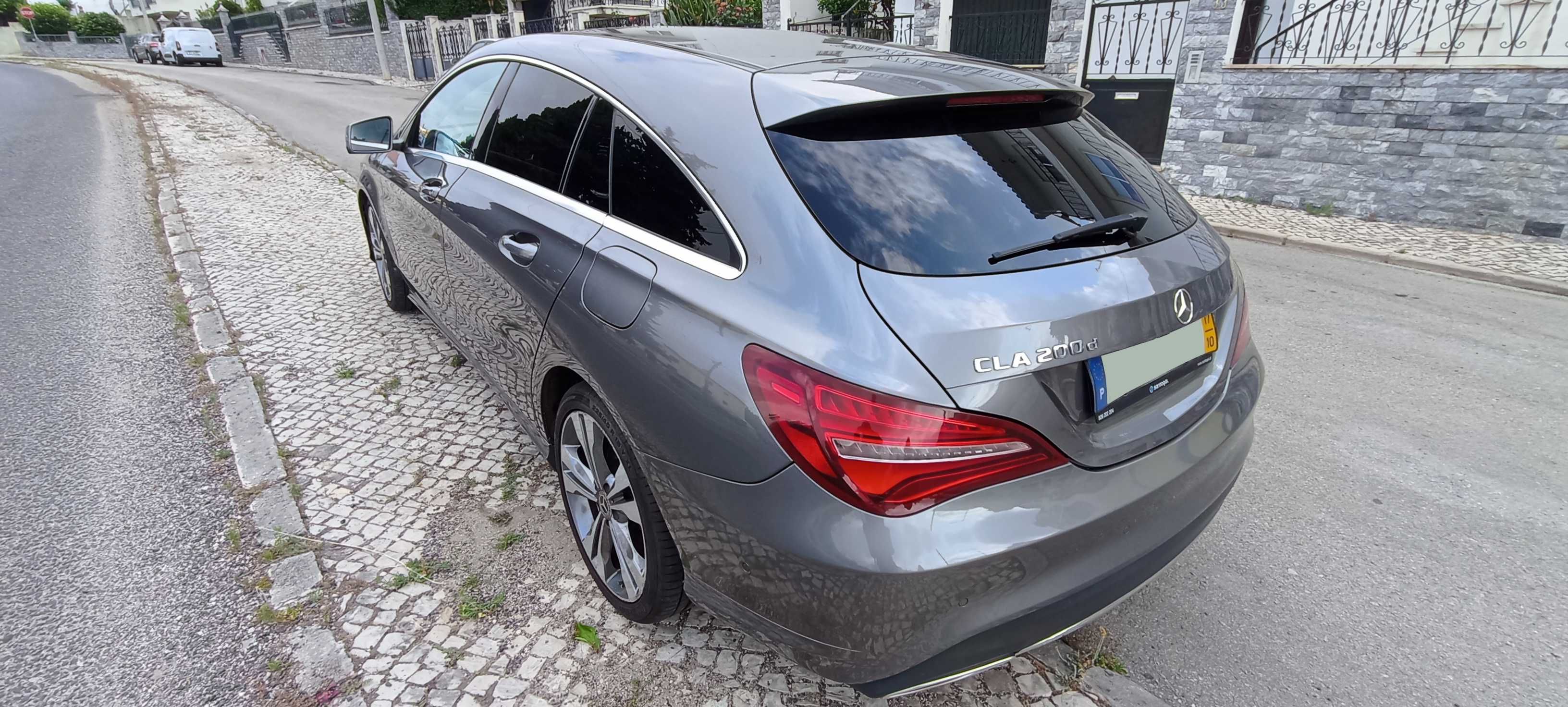 Mercedes CLA 200D com mudanças automáticas