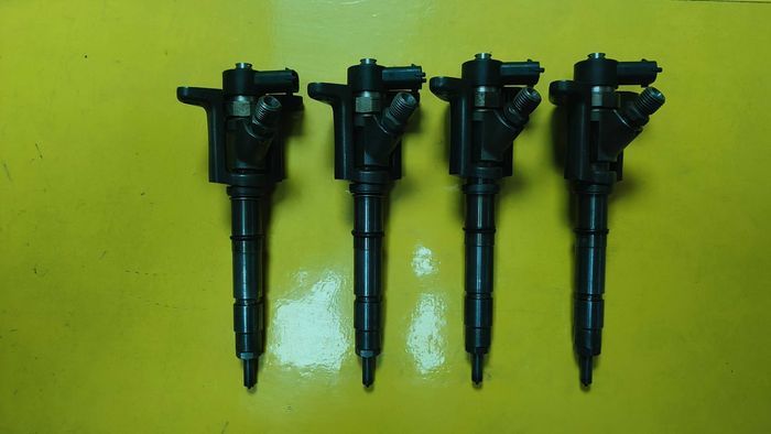 Б/у форсунка BOSCH MITSUBISHI 3,0D CANTER 0445120073