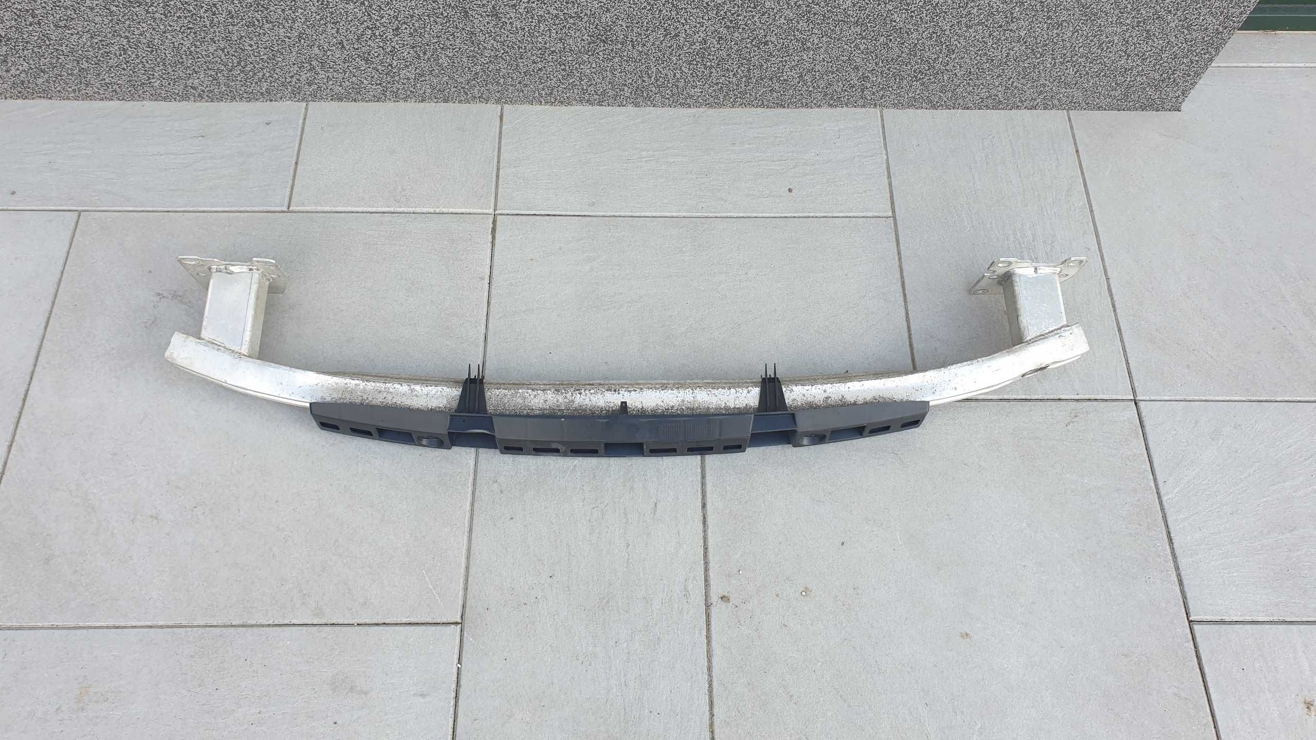 renault megane III kombi tylna belka zderzaka tył