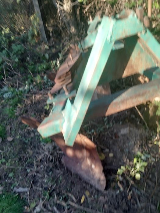 Продаю плуг трьох корпусний