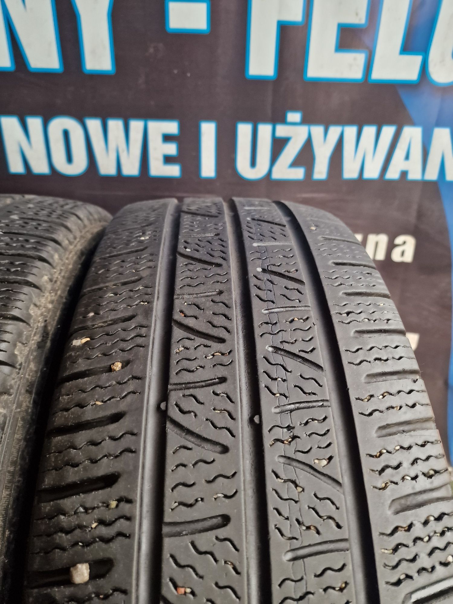 Opony Całoroczne 235/65/16C Pirelli wzmacniane Para