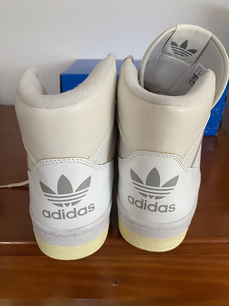 Tenis cano alto branco e amarelo adidas NOVOS