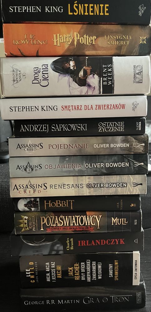 Książki- fantastyka, horror, kryminał (Wiedźmin, Harry Potter)