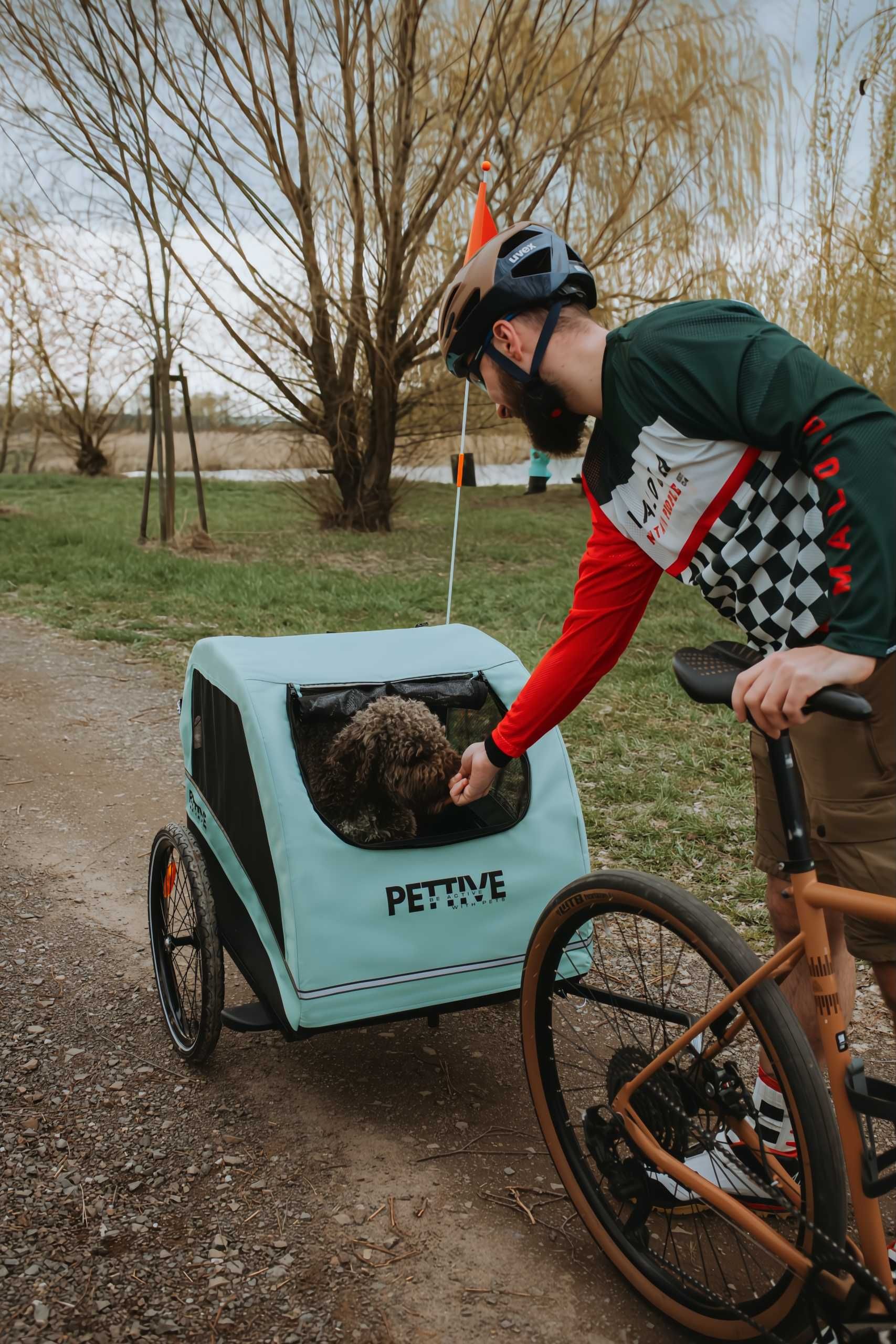 Przyczepka rowerowa dla psa lub kilku kotów do 40 kg PETRIVE norma UE