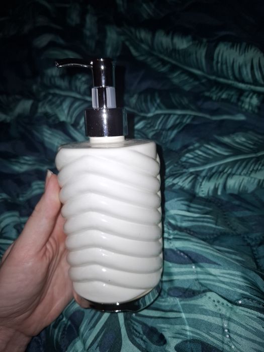 Mydelniczka biało srebrna