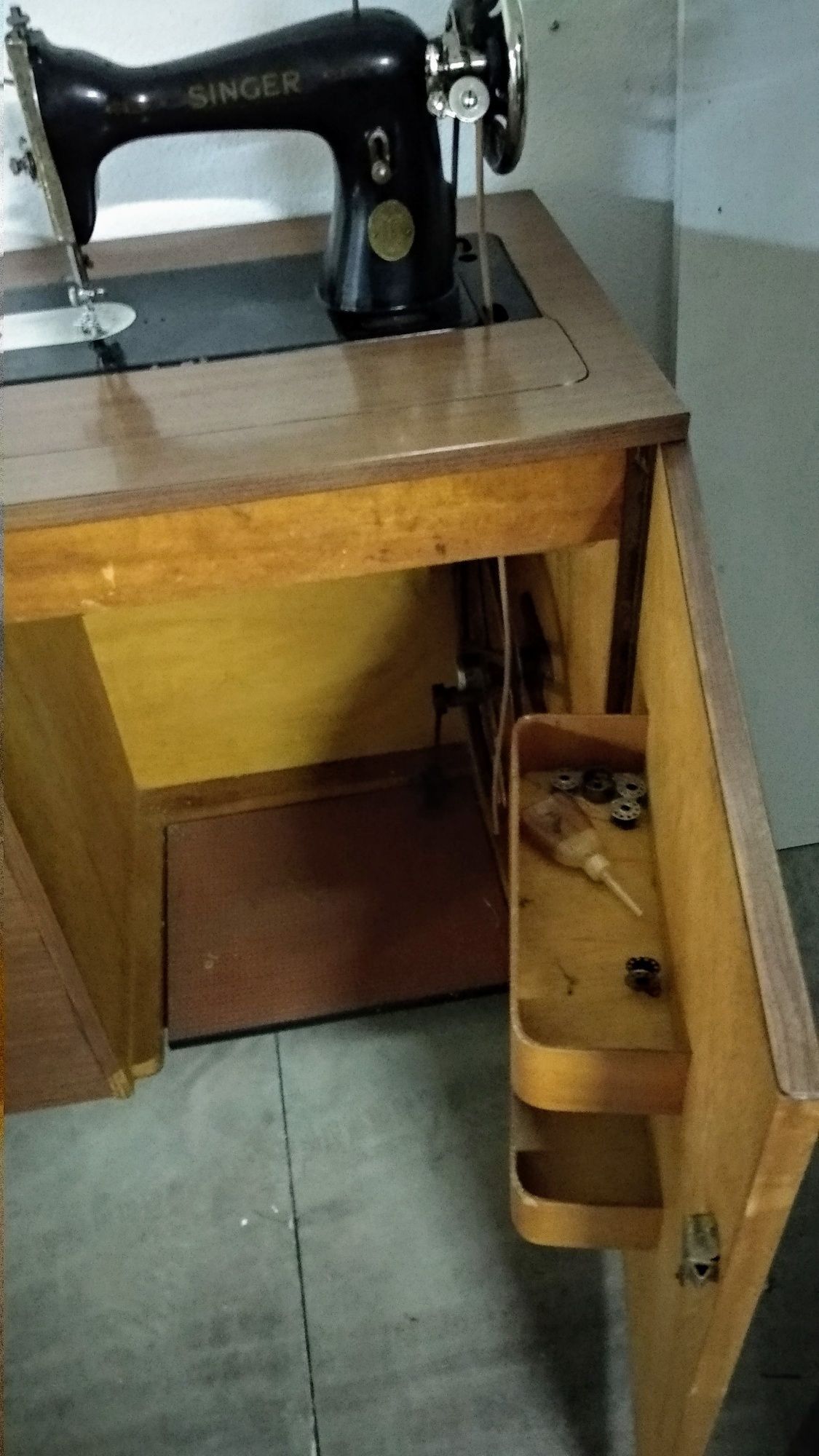 Máquina de costura Singer muito antiga