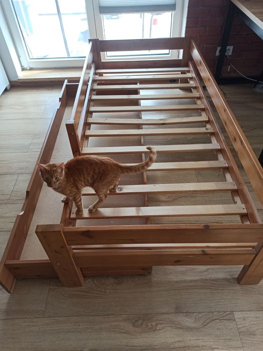 Łóżko sosnowe 90x200